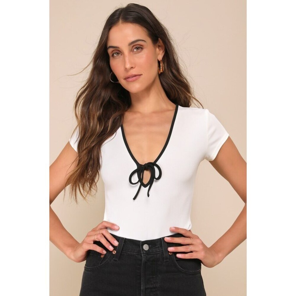 Lulus Pristine Lifestyle White Short Sleeve Keyhole Cutout Bodysuit - Size L